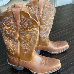 Ariat Women’s Square Toe Round Up Boots 😍Like New